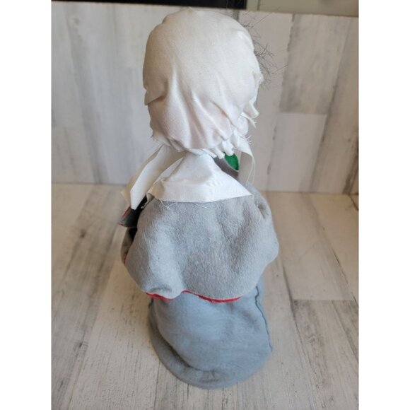 Large Annalee caroler woman Pilgrim Xmas home decor smile - Picture 8 of 14